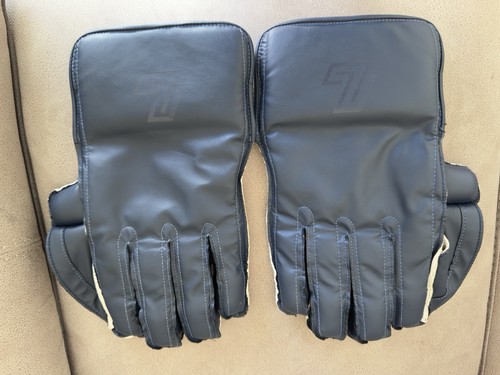Wicket keeping gloves - wicket,