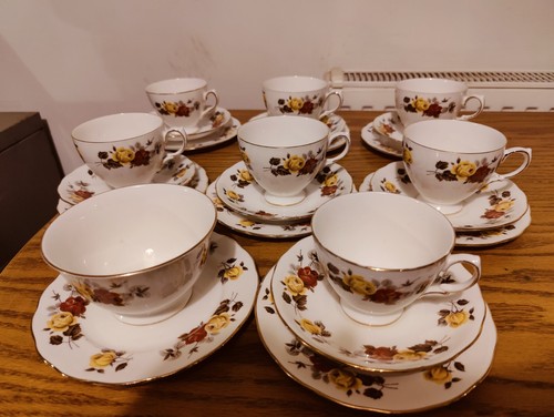 Pretty vintage colclough bone - pretty,