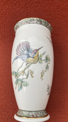 New wedgwood hummingbird vase - new,
