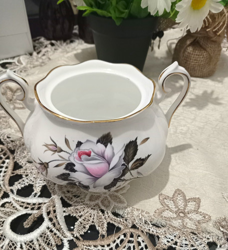 Vintage 1950s 1960s royal - vintage,