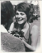 JAQUELINE BISSET NIKON CAMERA BULLIT  10x8 VINTAGE RARE PRESS PHOTO