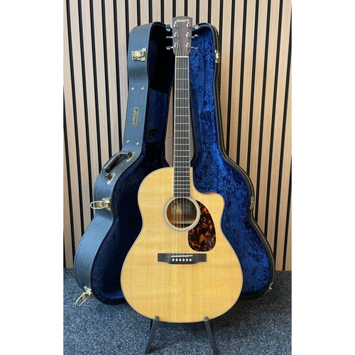 Larrivee acoustic in - acoustic,