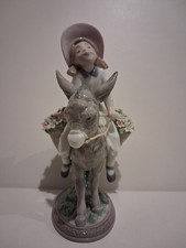 Lladro figurine. #5465 "LOOK
