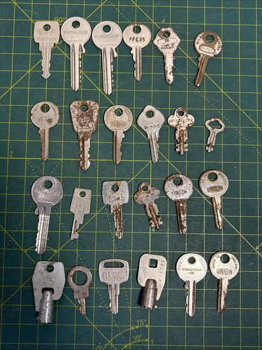 Old vintage keys job lot - old,