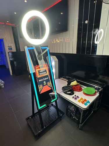 Magic mirror photobooth - magic, for