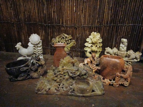 Mixed lot chines carved - chines?,