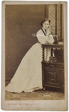 CDV DISDERI PRETTY LADY NAMED AMY PUTNAM WHITE PATTERN DRESS VICTORIAN FASHION