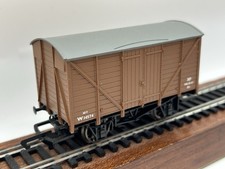 OO Hornby BR 12 Ton Ventilated