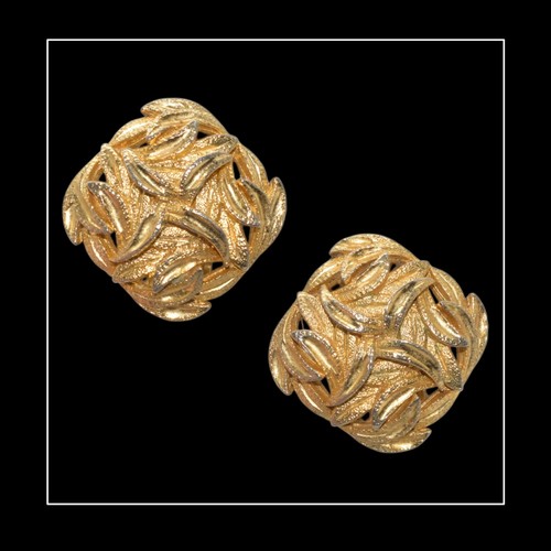 Sphinx gold tone openwork - sphinx,