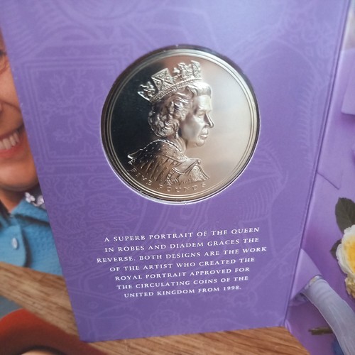 Queen elizabeth 2002 golden - queen,