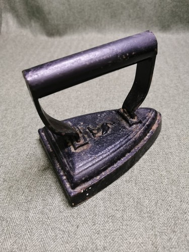 Vintage sad flat iron cast - vintage, iron,