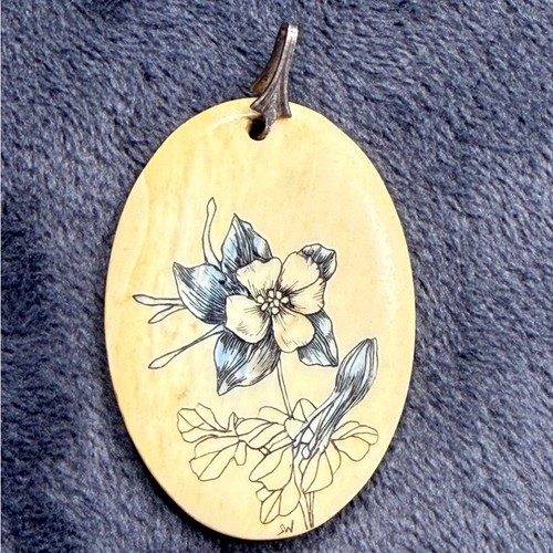 Vintage scrimshaw pendant