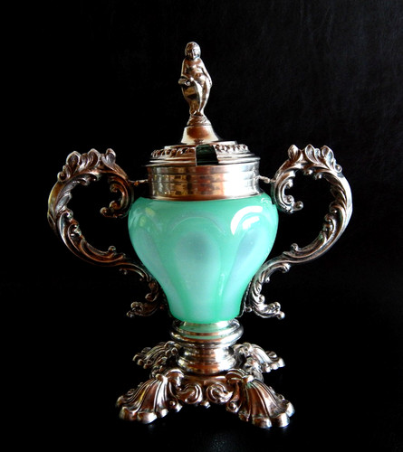 Lidded box with - erotic, figure