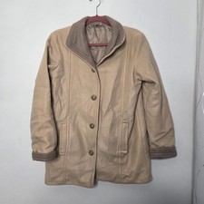 Gabriella Vicenza tan coat