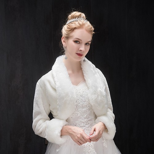 Women long sleeved faux fur