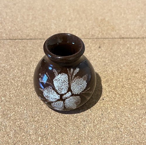 Small brown hand - small, vase