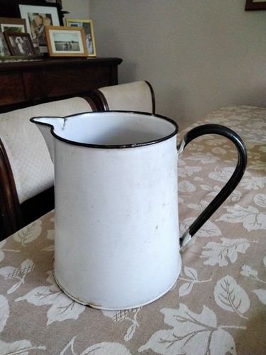 Vintage white enamel water - white,