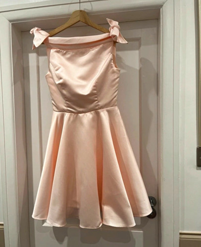Celeb pink satin - pink, off-shoulder