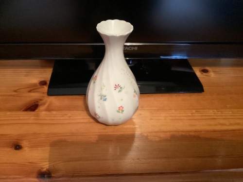 Wedgwood cascade bud - wedgwood, vase