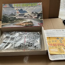 Esci 1/72 F-8H Crusader -