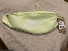 Brand New Nike Waist 3L Bum