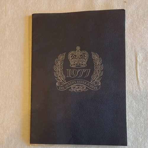 Royal mint 1977 - 1977, queen's
