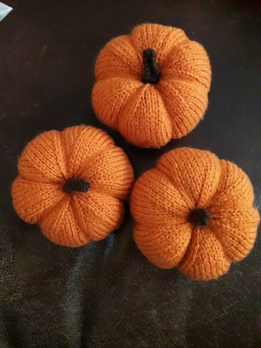 Hand knitted pumpkins 3 - hand,