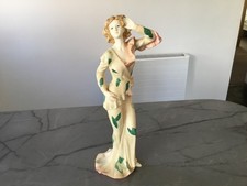 REGAL COLLECTION FIGURINE ( CAROL P021)