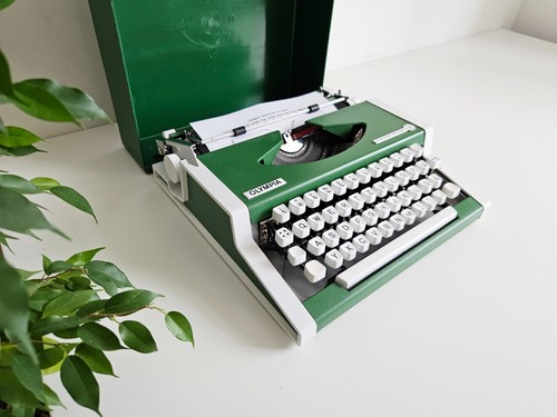 Olympia traveller typewriter - traveller,
