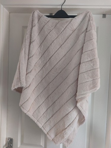 Fabulous poncho pearls fur - pearls,