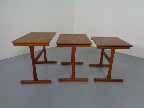 Teak nesting tables attributed - tables,