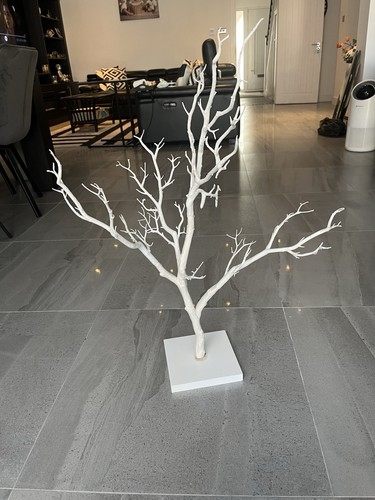 White twig tree - white,
