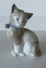 Nao Lladro Sitting Cat with