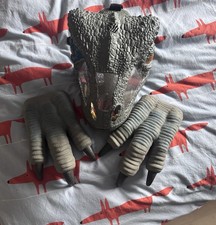 Jurassic World Chomp and Roar