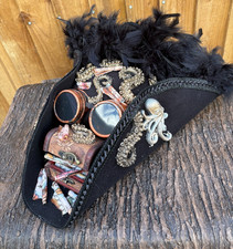 Awesome Black Tricorn Pirate Hat Renaissance Feather Maps Treasure chest 61cm