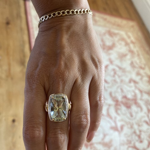 Exquisite 9ct yellow gold - exquisite,
