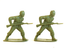 2 x AIRFIX. 1970's WWII BRITISH COMMANDO PLASTIC SOLDIERS. 1/32 ORIGINAL ISSUE