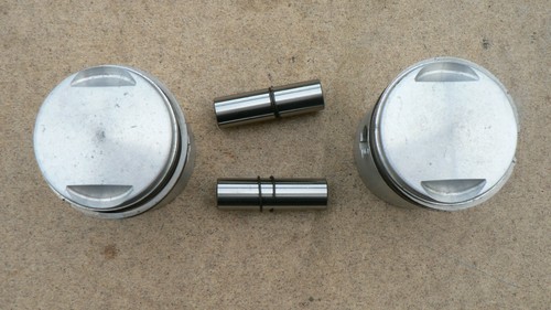 Triumph pistons complete - triumph,