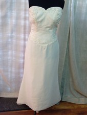 Wedding dress size 18 ivory
