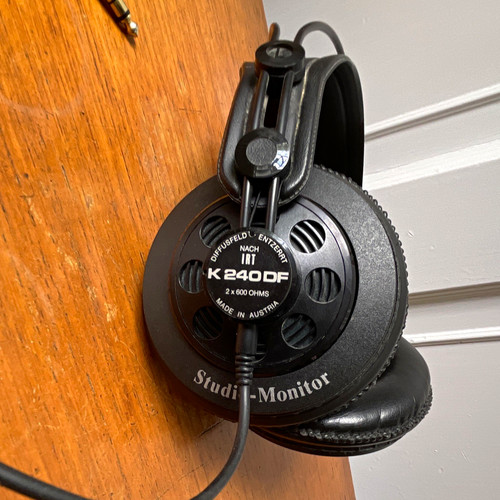 Akg k240df studio monitor - akg,