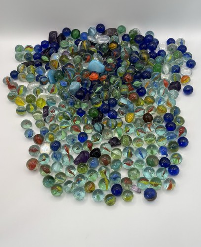 Assorted glass cat - glass, marbles
