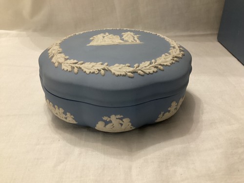 Blue wedgwood curved trinket - wedgwood,