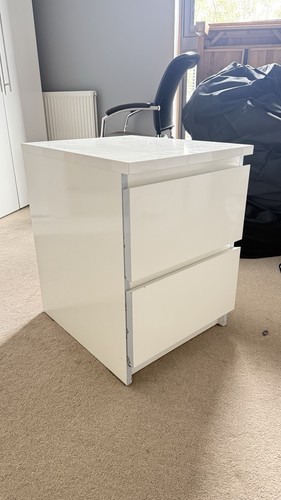 Modern white bedside table - white,