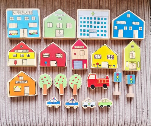 Freckled frog wooden village - -,