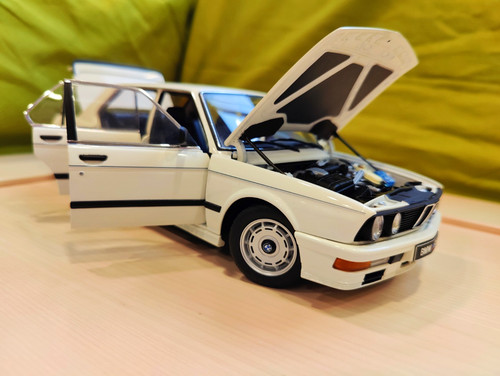 Ultra rare autoart - rare, e28