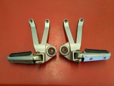 SUZUKI VX800 1998 REAR FOOTREST HANGERS & FOOTRESTS (READ DESCRIPTION)