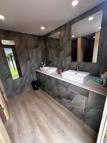 Toilet trailer complete - 1,