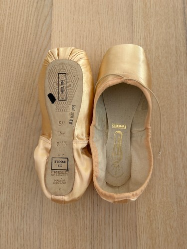 Freed london pointe shoes - of,