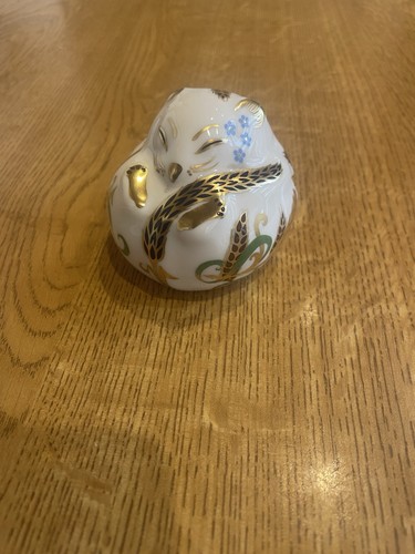 Crown derby mouse - crown,