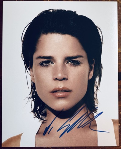 Neve campbell signed - neve,